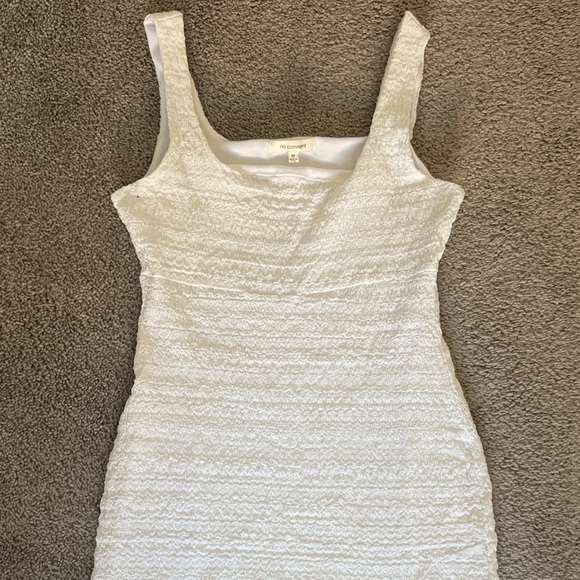 Chic White Textured Midi Dress - Picture 3 of 3